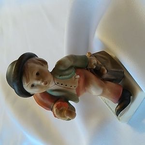 HUMMEL going on an adventure